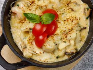 Морепродукты,запеченные под сыром